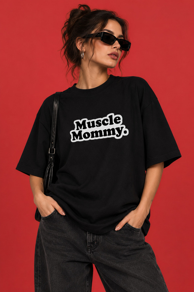 Muscle Mommy Printed Women's Oversized Black T-Shirt – Sports Fitness Gym Streetwear