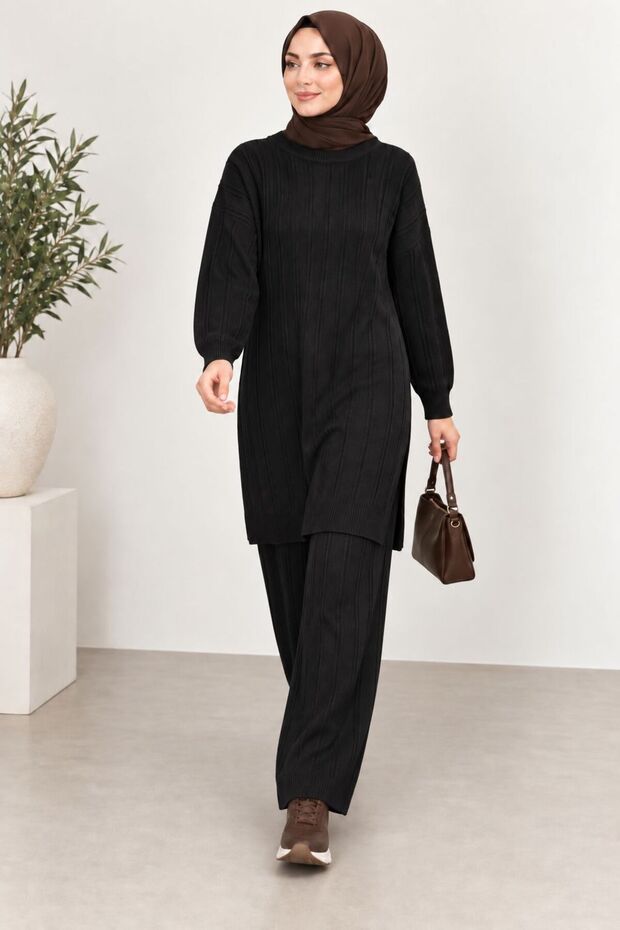 Women's Circular Neckline Tricot Suit with Striped Detail and 2-Piece Pants