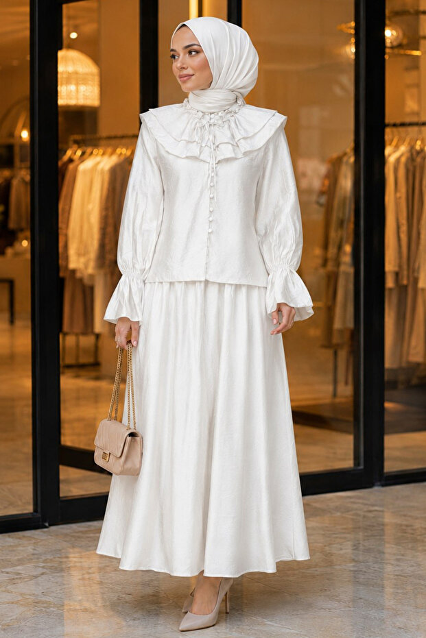 Wide Collar Detailed White Hijab Suit 26082B