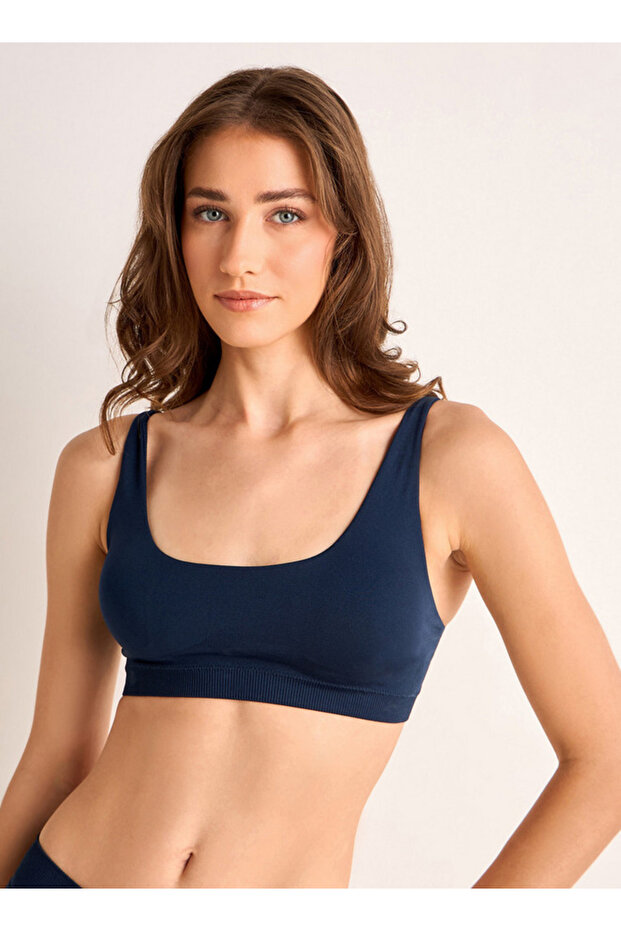 BRA WITH SCOOP NECK