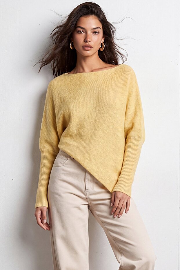 Boat neck asymmetric knit blouse