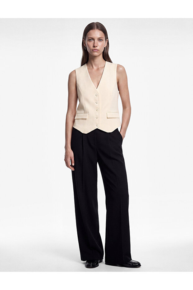 Pocket Detailed Buttoned V-Neck Sleeveless Blazer Vest