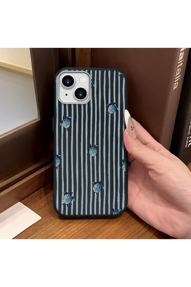 iPhone 15 Compatible Black Leather Textured Silicone Camera Protective Shock-Absorbing Baby Turtle Pattern Case
