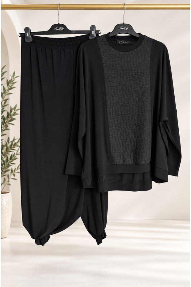 26516 Tunic and Shalwar Set with Wrinkled Fabric Combination on the Front