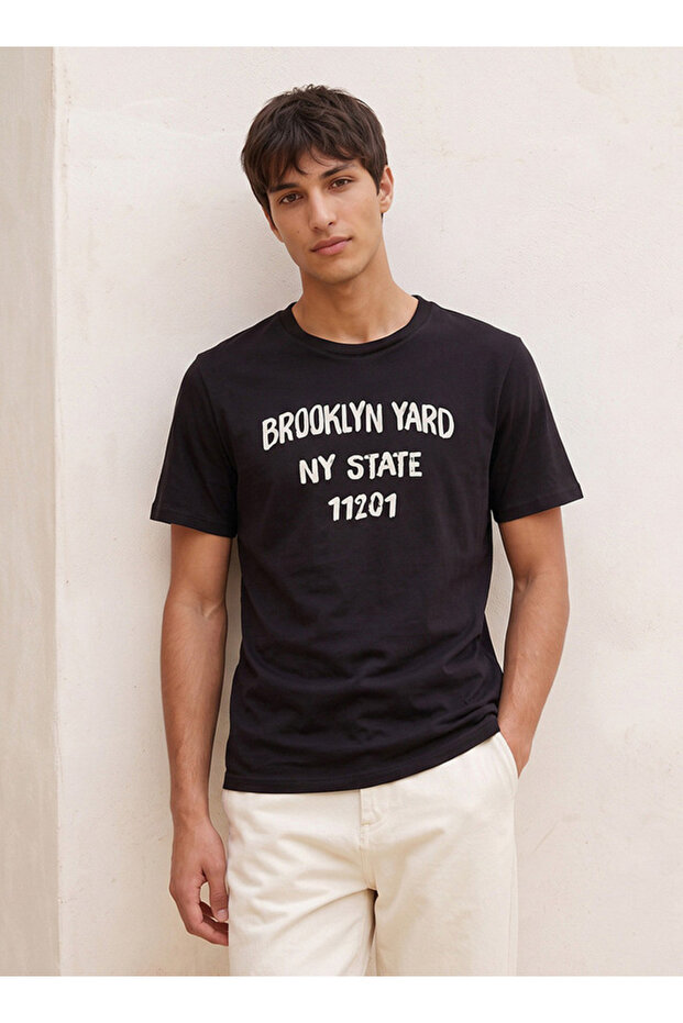 GRAPHIC TEE VARSITY