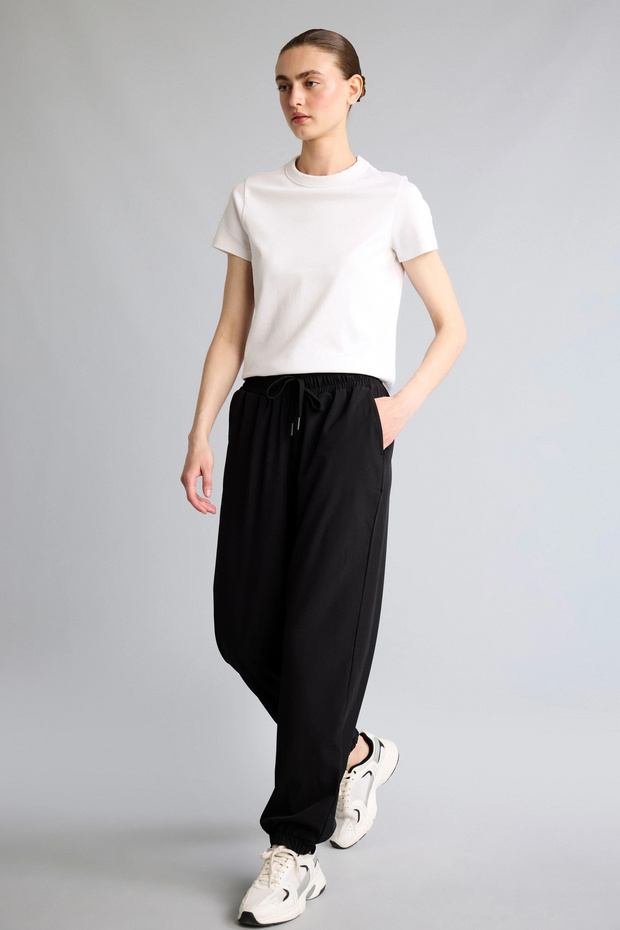A2437Axbk81 Black Standard Fit Double Pocket Jogger Long Woven Sports Pants