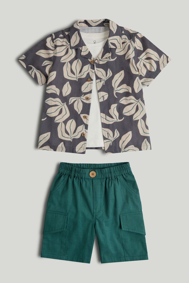 Tropical Shirt, T-Shirt and Shorts Outfit