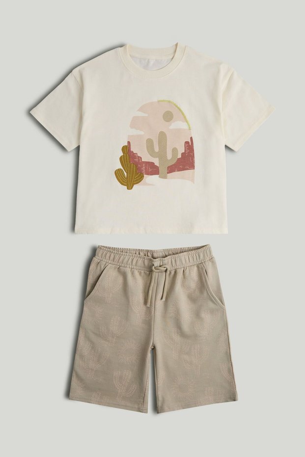 Canyon T-Shirt and Shorts Outfit