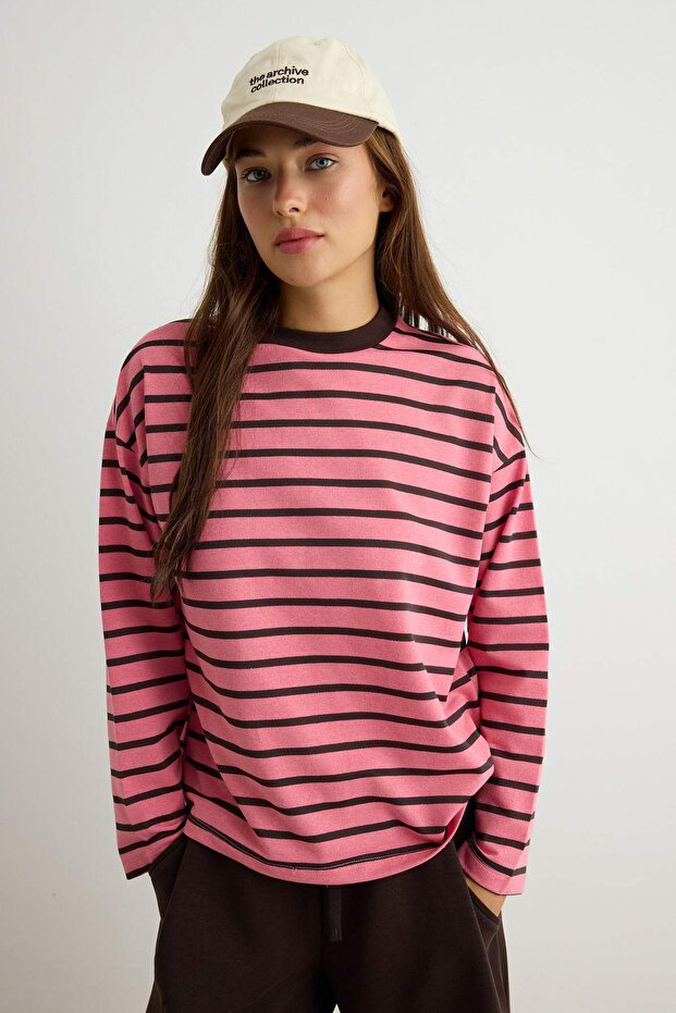 Pembe Çizgili Oversize/Geniş Kesim Bisiklet Yaka İnce Örme Sweatshirt TWOAW23SW00326