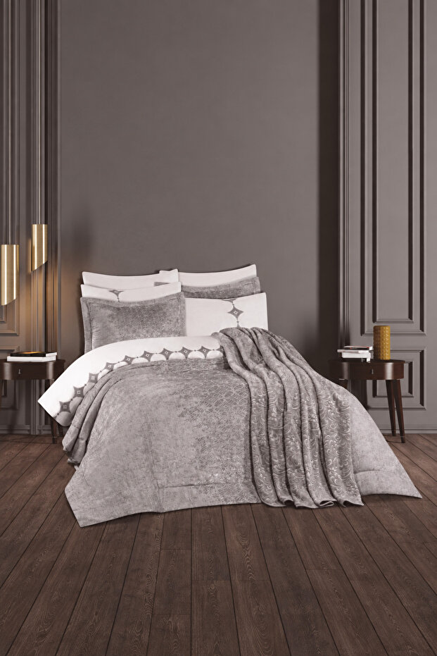Home Venessa 10-Piece Embroidered Duvet Cover Set with Bridal Trunk Set.