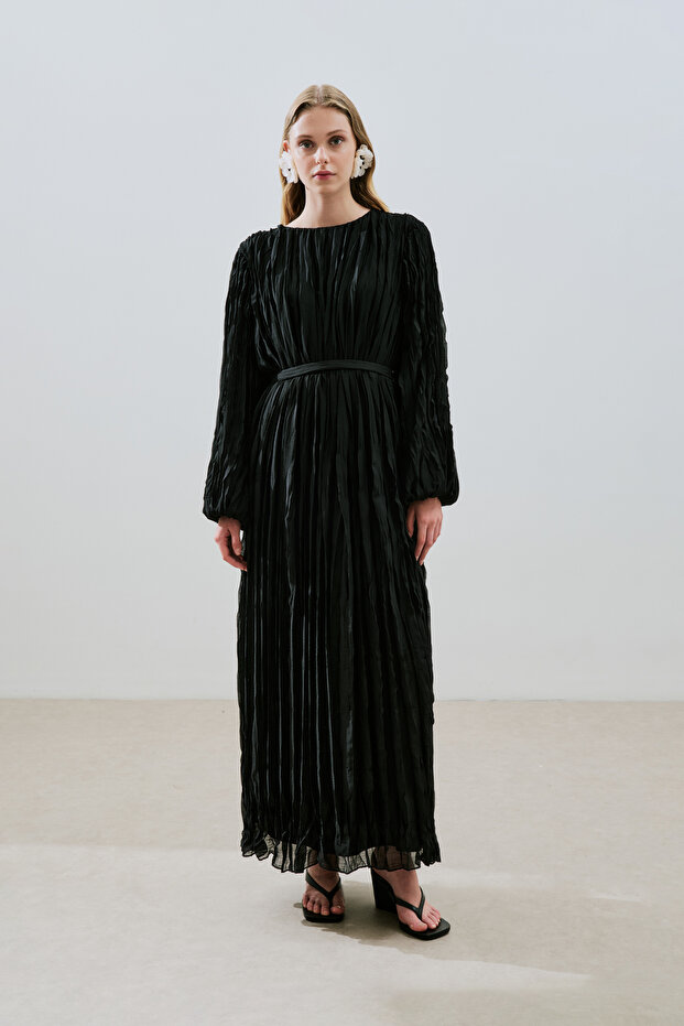 Pleated chiffon dress black