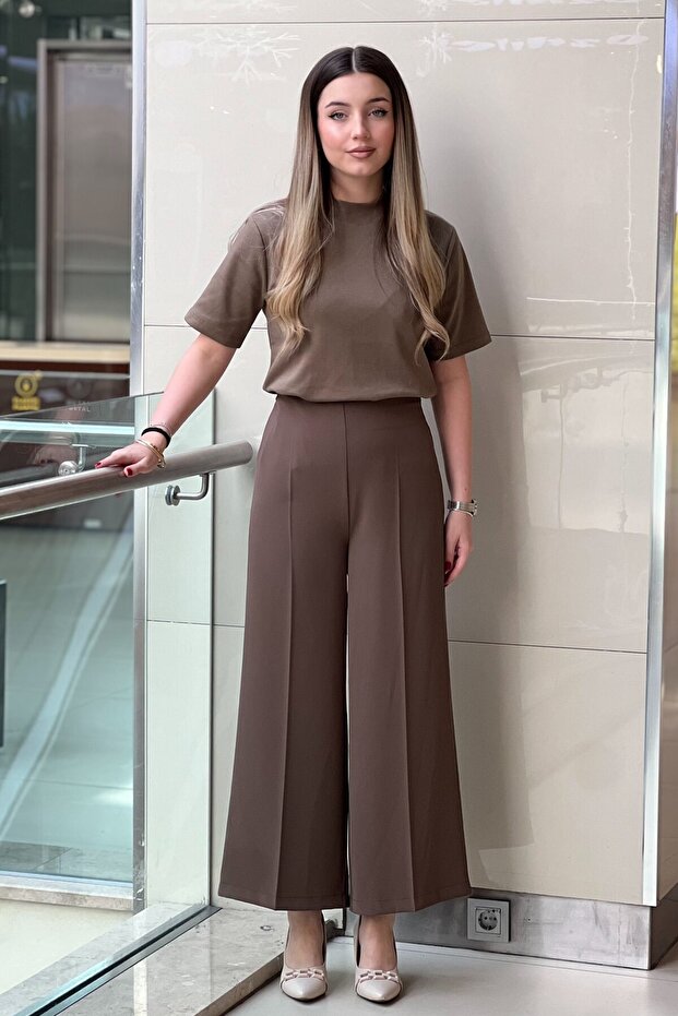 Synthesis Short Wide Leg Pants with Elastic Back