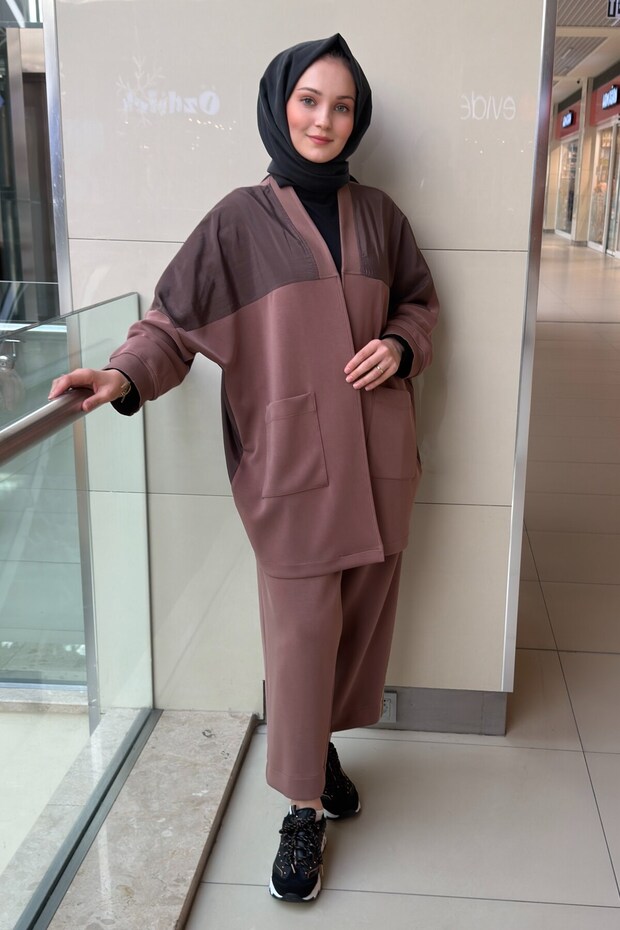 Open-Front, Half-Buttoned Back, Cap Pants Set