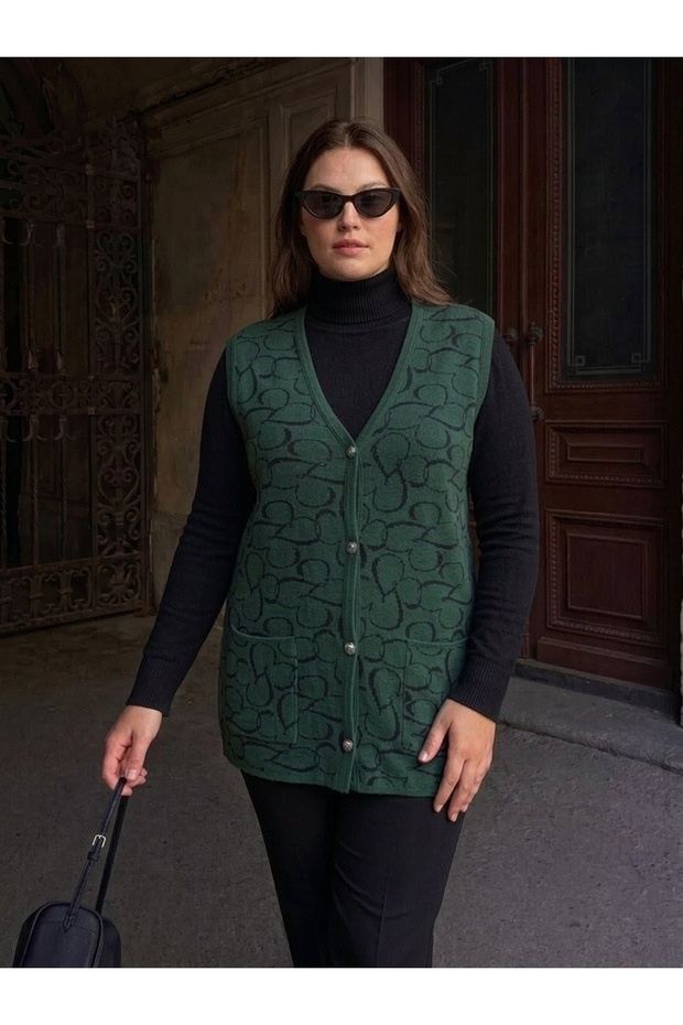 Classic Steel Knitted Tricot Vest with Heart Pattern and Buttons