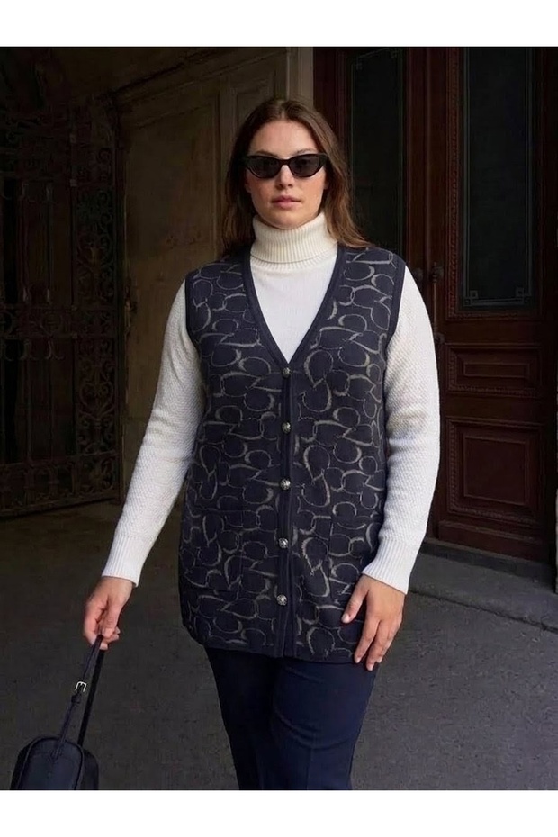Classic Steel Knitted Tricot Vest with Heart Pattern and Buttons