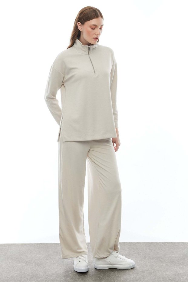 بنطلون ذو نسيج ناعم مع خصر مطاطي