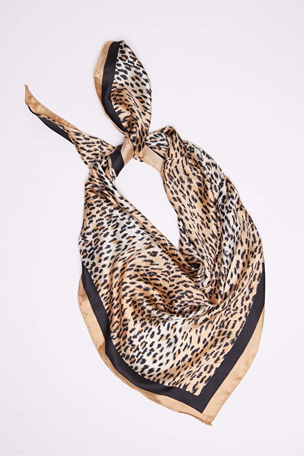Women's Leopard Patterned Oversized Scarf