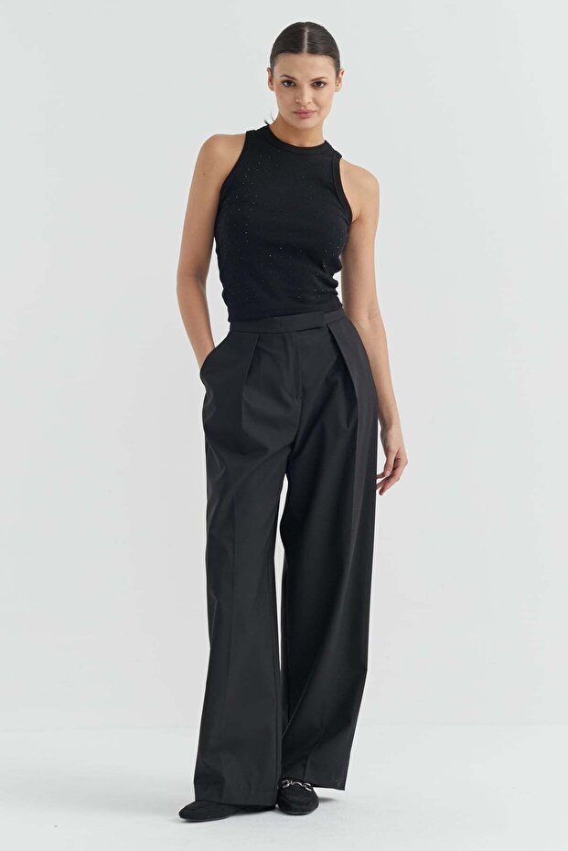 Women's Pleat Detailed Trousers