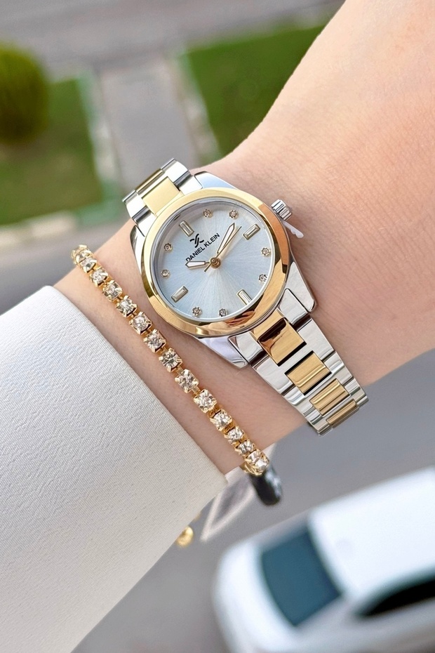 Gold Silver Color 28 mm Women's Wristwatch with Gift Packaging