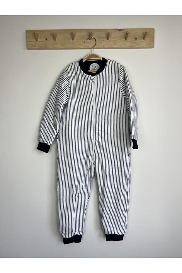 2-8 Years Old Black and White Striped Cotton Footed 2.5 Tog Children's Sleeping Bag