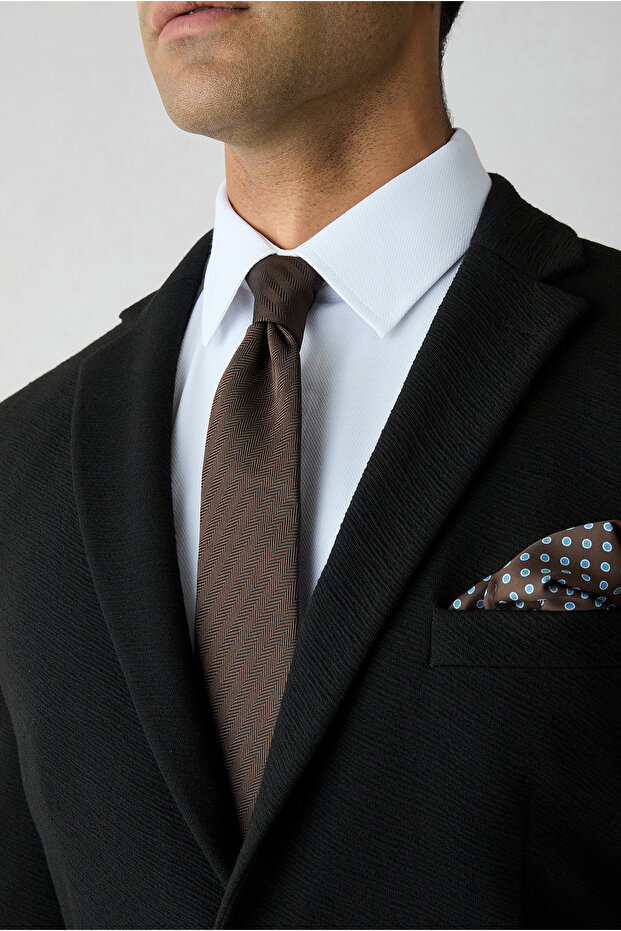 Patterned tie
