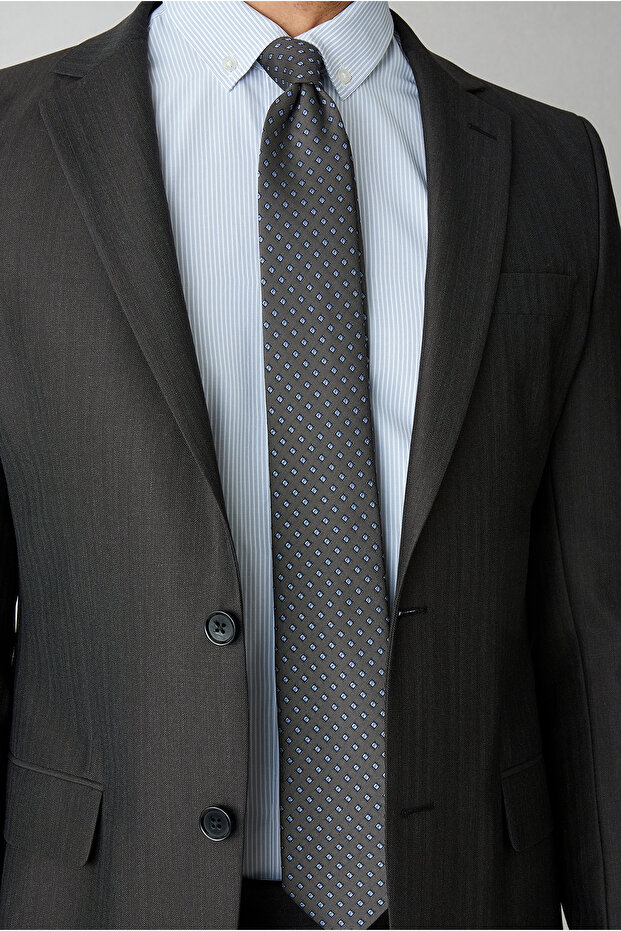 Patterned tie
