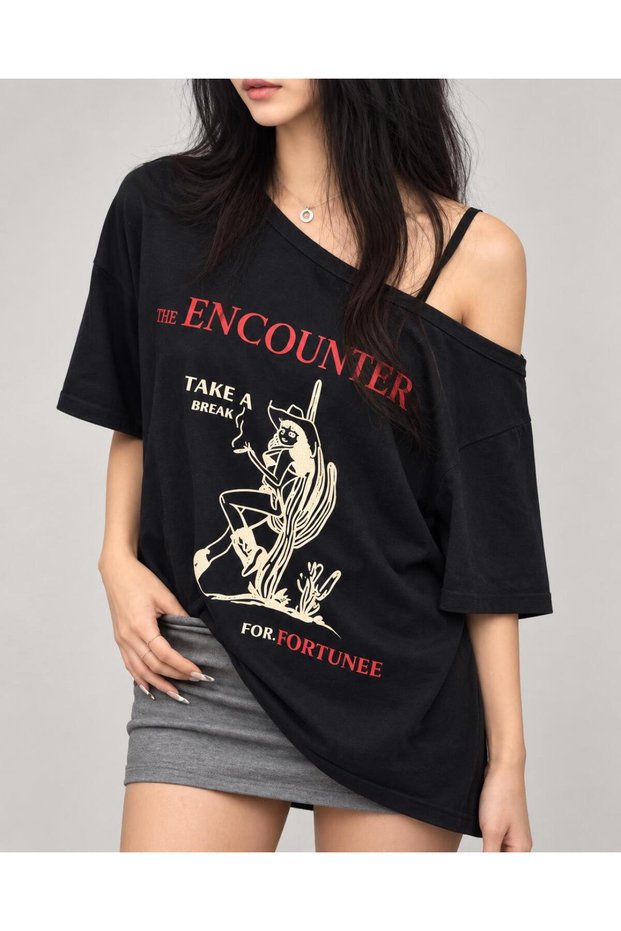 Women's Boat Neck the Encounter Printed Oversize Black T-Shirt