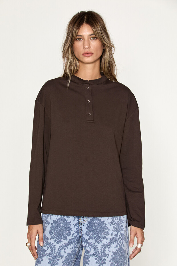 Niven Women's Snap Closure Long Sleeve Brown T-Shirt