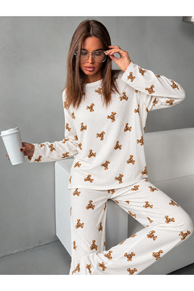 Women's Long Sleeve Patterned Report Fabric Soft Pajama Set – Relaxed Fit Crew Neck Bottom Top Set
