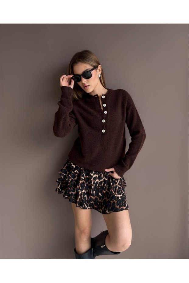 Crew Neck Button Detailed Soft Textured Long Sleeve Knitwear Sweater Aw26Kz00070
