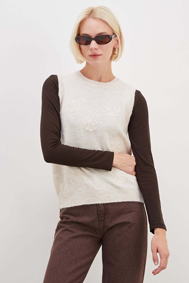 Bowknot Embroidered Crew Neck Knit Sweater