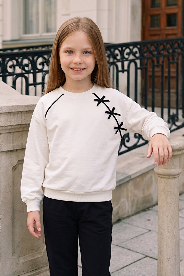 Bowknot Embroidered Ribbed Crew Neck Girls' Sweatshirt