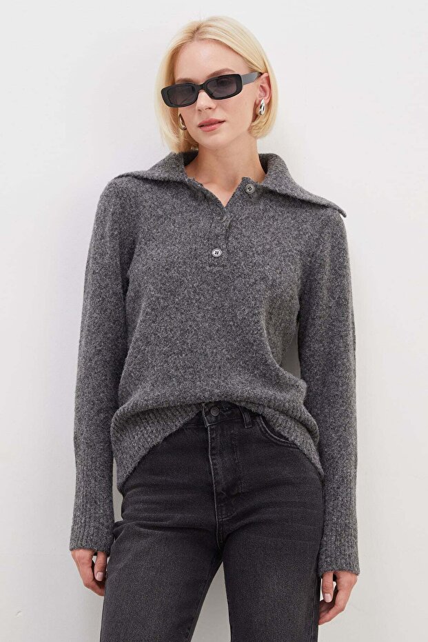 Half Buttoned Baby Collar Knit Sweater