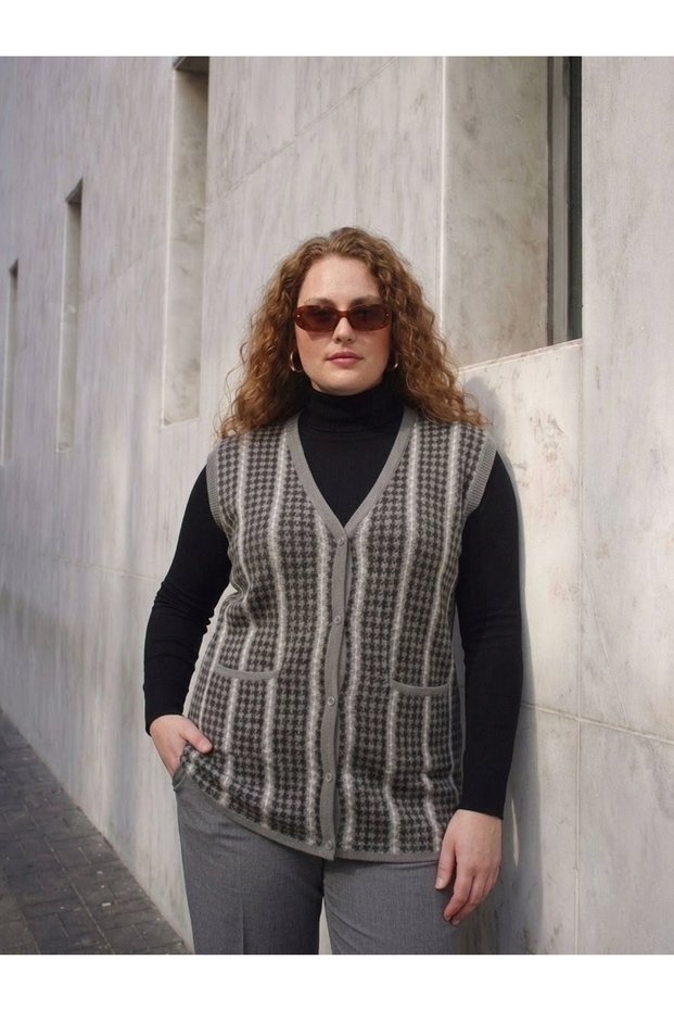 Plus Size Woolly Pigeon Feather Pattern Colorful Steel Knitted Women's Vest