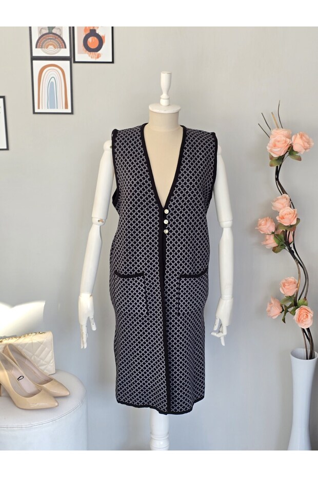 Long Sleeve/Honeycomb Pattern Vest with Pockets and Buttons, Plus Size Vest