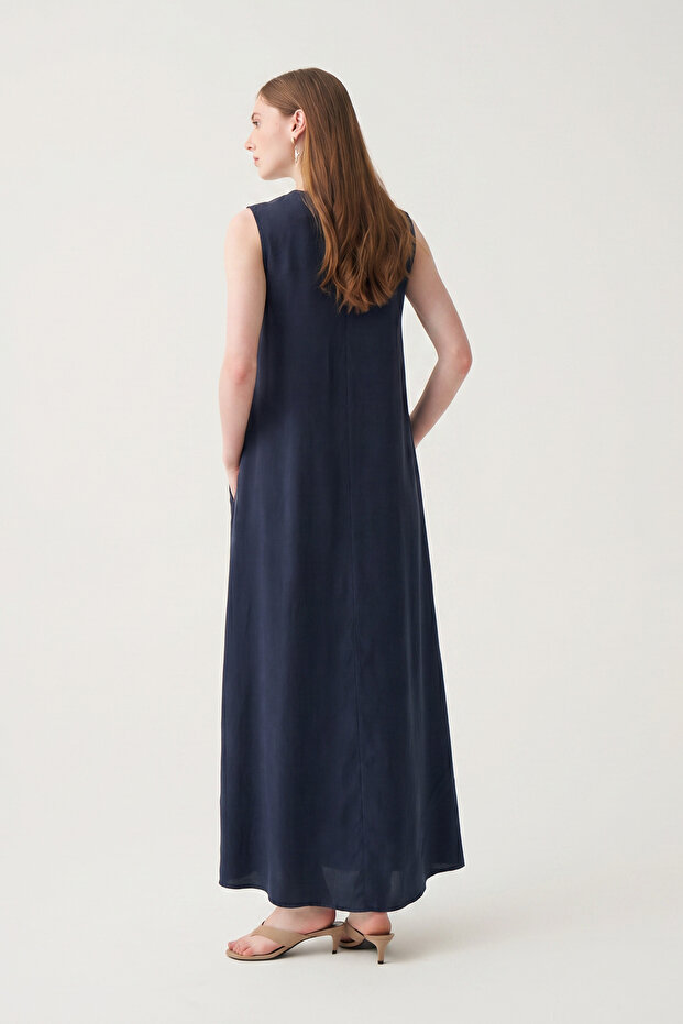 Basic sleeveless dress