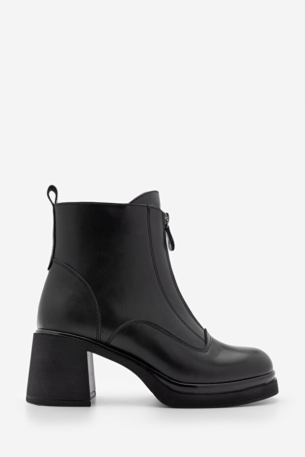Women's Round Toe Zippered Stitched Detailed Thick Heeled Boots Merisin Black