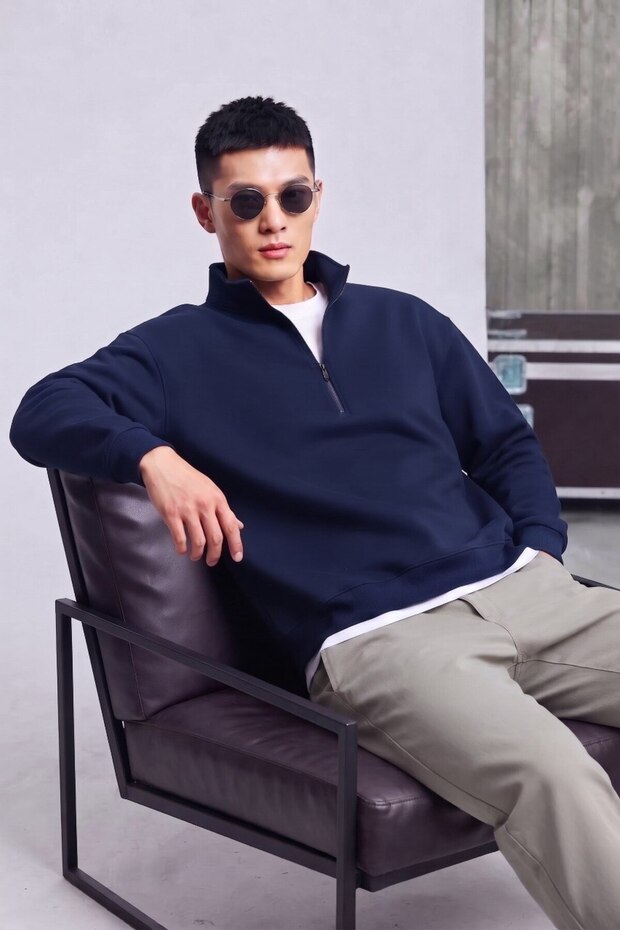Men's Regular Fit Stand Collar Half Zipper 3 Thread Sweatshirt