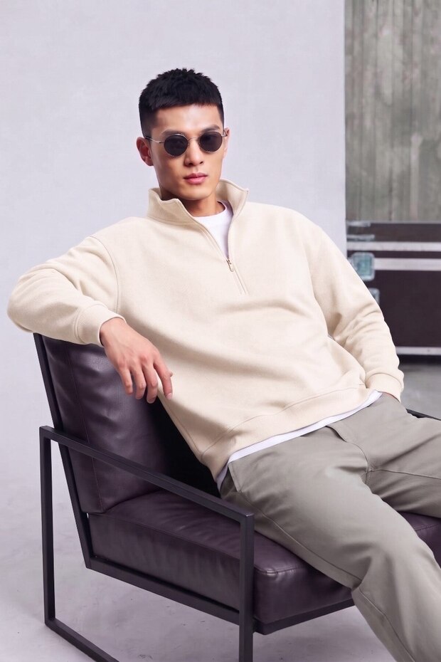 Men's Regular Fit Stand Collar Half Zipper 3 Thread Sweatshirt