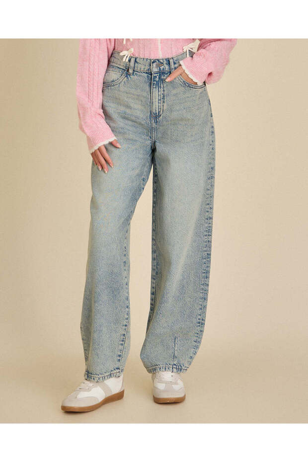 Senior Girls Light Wash Barrel Fit Jeans