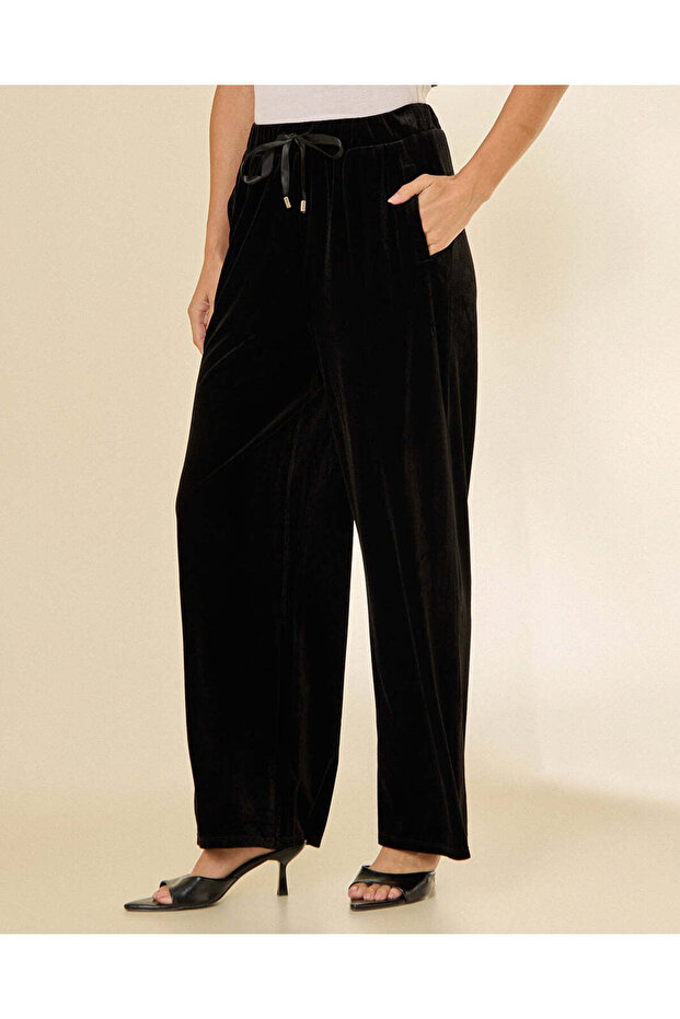 Women Black Plain Velour Wide Leg Trousers