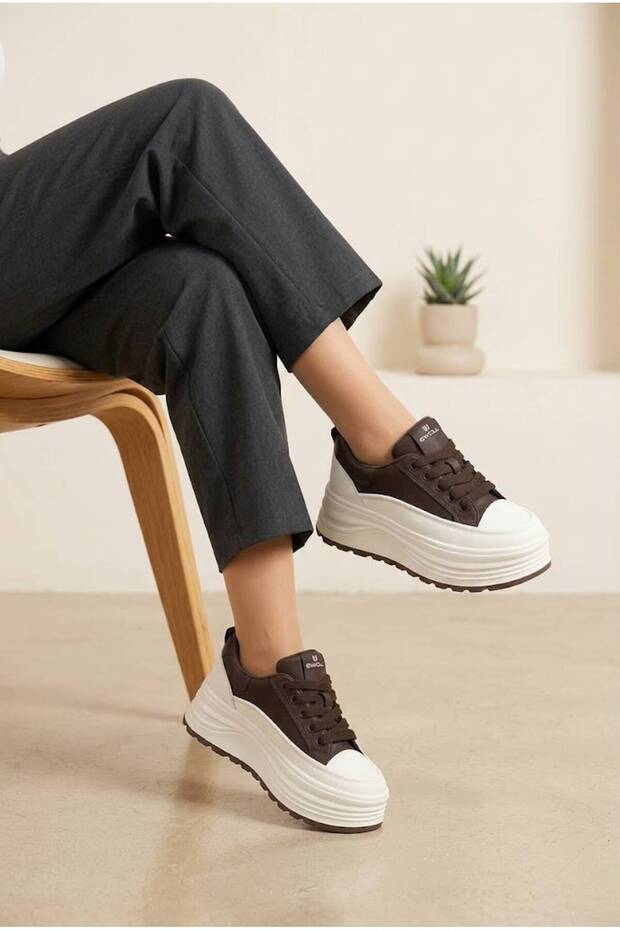 Women's High Platform Sole Sneaker Lace-Up Contrast Toe Comfortable Walking and Casual Sports Shoes Thick Sole Sneaker