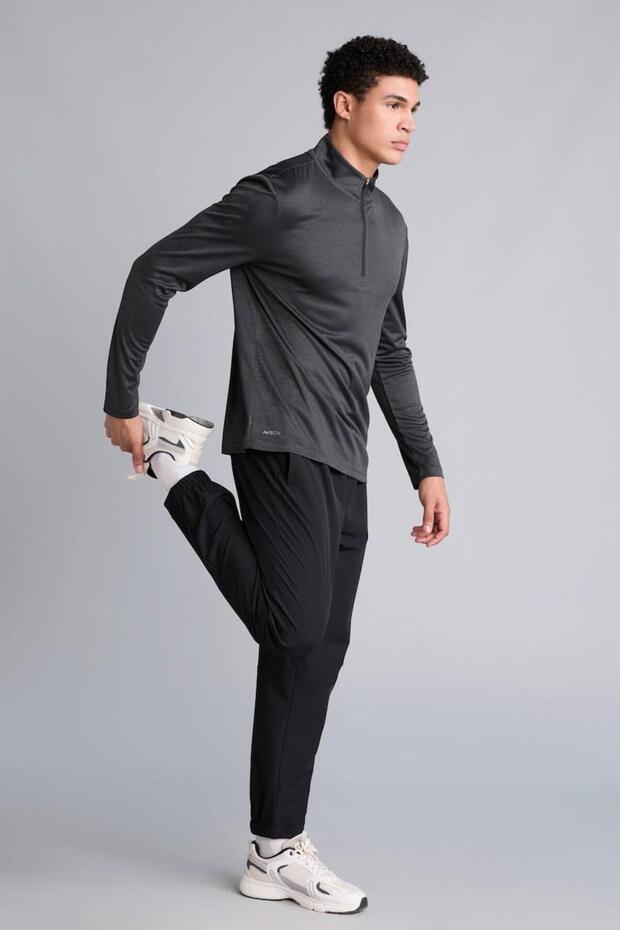 Standard Fit Elastic Cuffed Woven Jogger (26 Au)