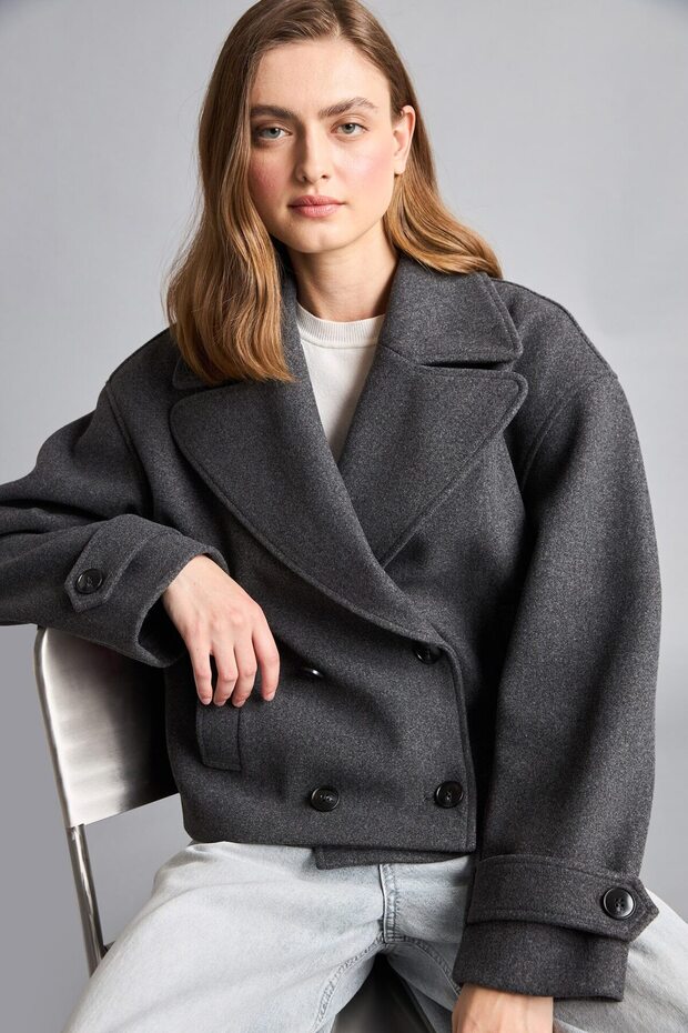 Regular Fit Double-Breasted Short Cashmere Coat H2368Ax26Au