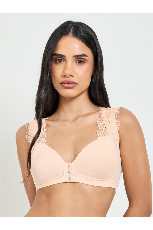 Solid Lace Patchwork Padded Non Wired Bulk Front Regular Bra