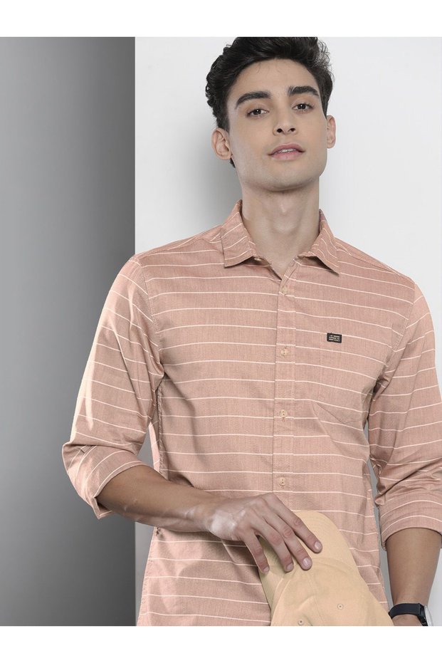 Men Slim Fit Striped Cutaway Collar Casual Shirt