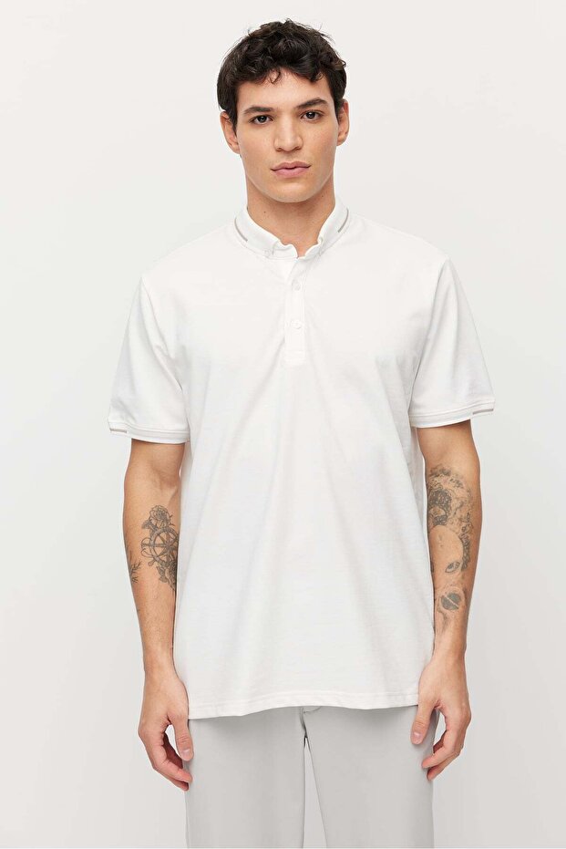 Men's T-Shirt with Buttoned Collar and Contrast Color Details