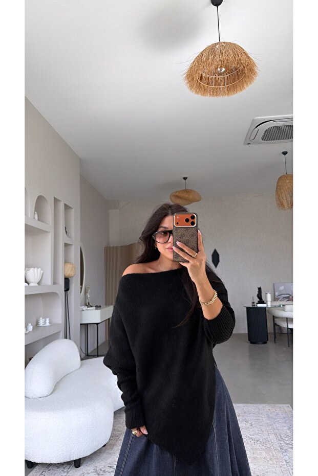 Black Boat Neck Asymmetrical Knitwear Blouse