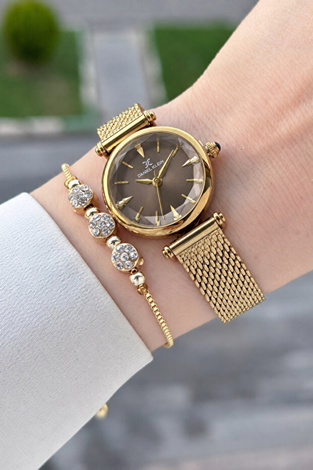 Women's Wristwatch with Brown Dial and Gold Color Strap 26 mm Gift Packaged