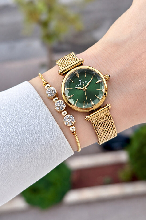 Women's Wristwatch with Green Dial and Gold Color Strap 26 Mm, Same as in the Image